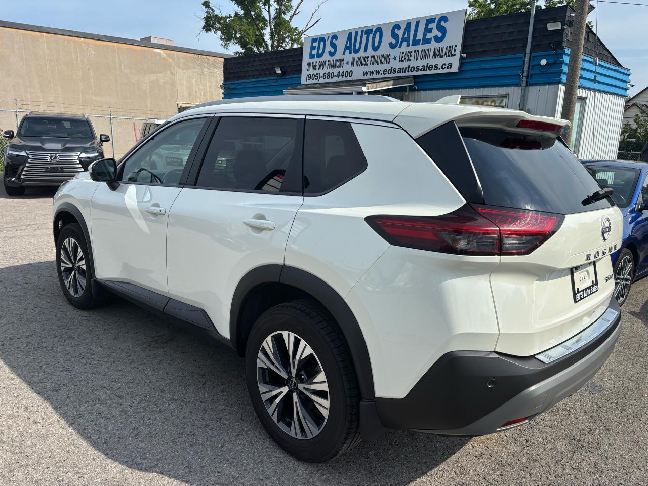 2022 Nissan Rogue SV - Photo #5