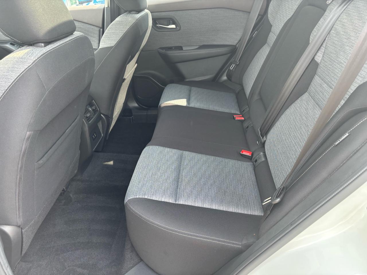 2022 Nissan Rogue SV - Photo #9