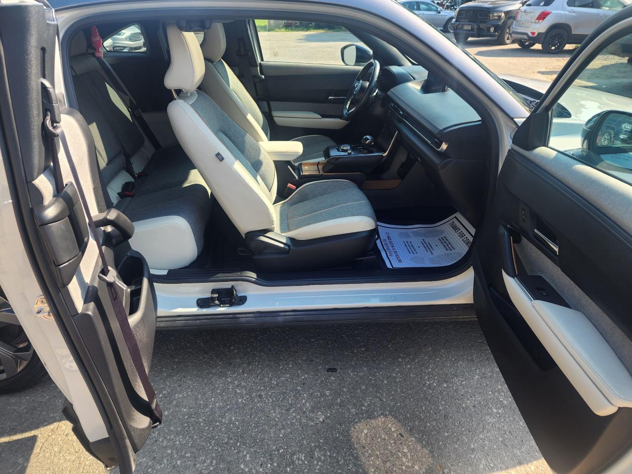 2022 Mazda MX-3 GT l Clean Carfax l No accidents l Like New - Photo #13