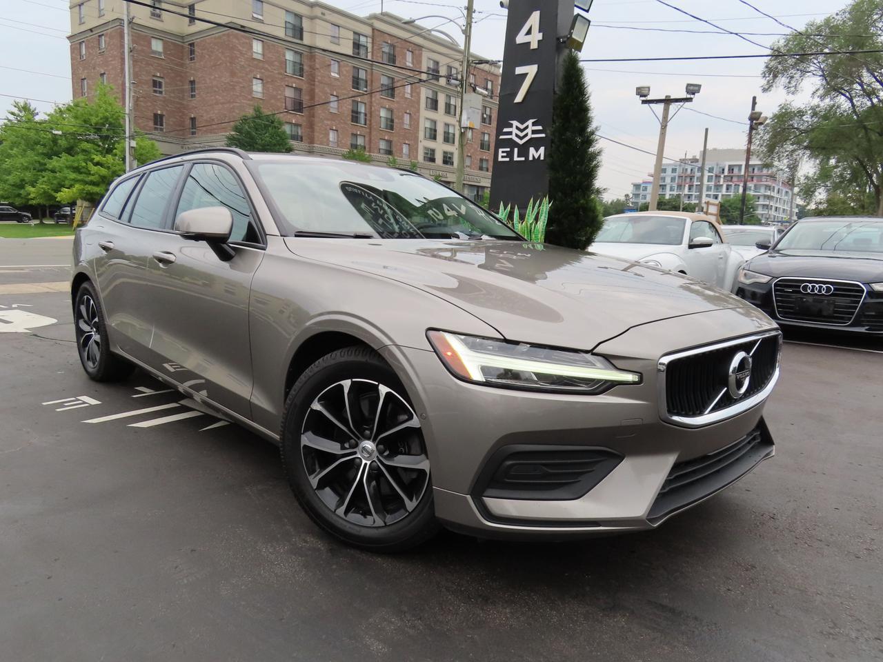 2019 Volvo V60 T5 Momentum - Navigation - Leather - Blind Spot Monitor !!! Photo