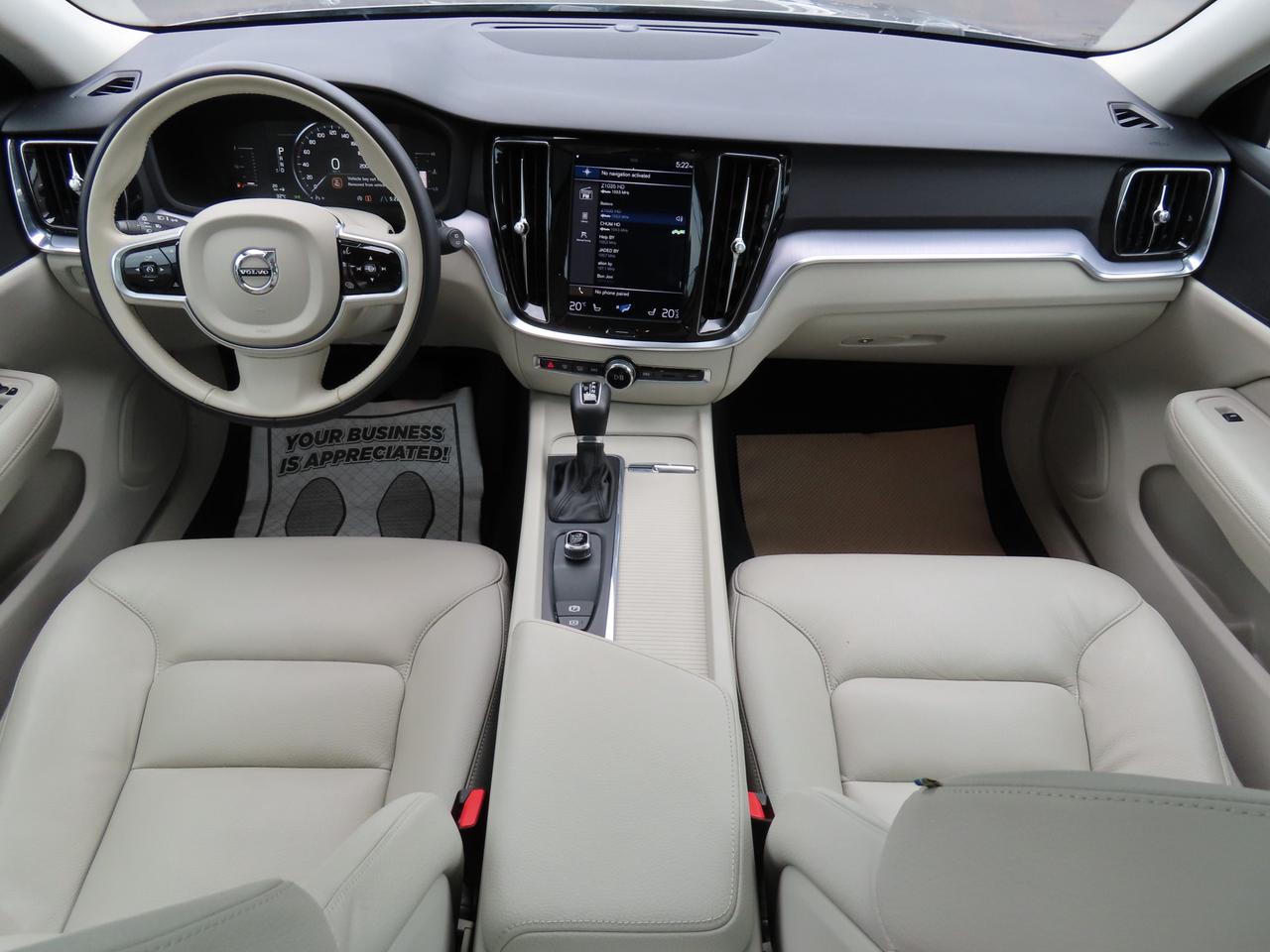 2019 Volvo V60 T5 Momentum - Navigation - Leather - Blind Spot Monitor !!! Photo