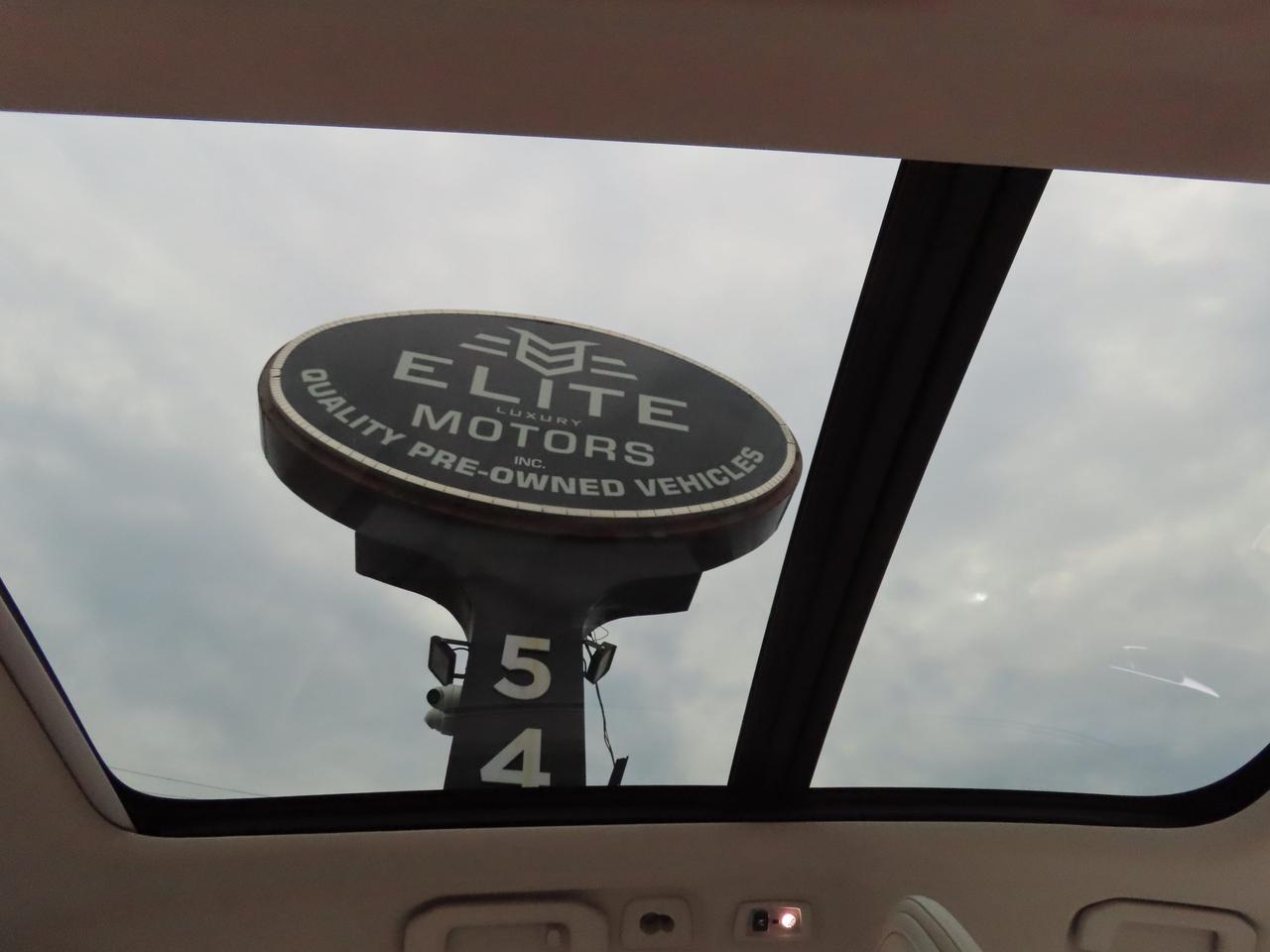 2019 Volvo V60 T5 Momentum - Navigation - Leather - Blind Spot Monitor !!! Photo