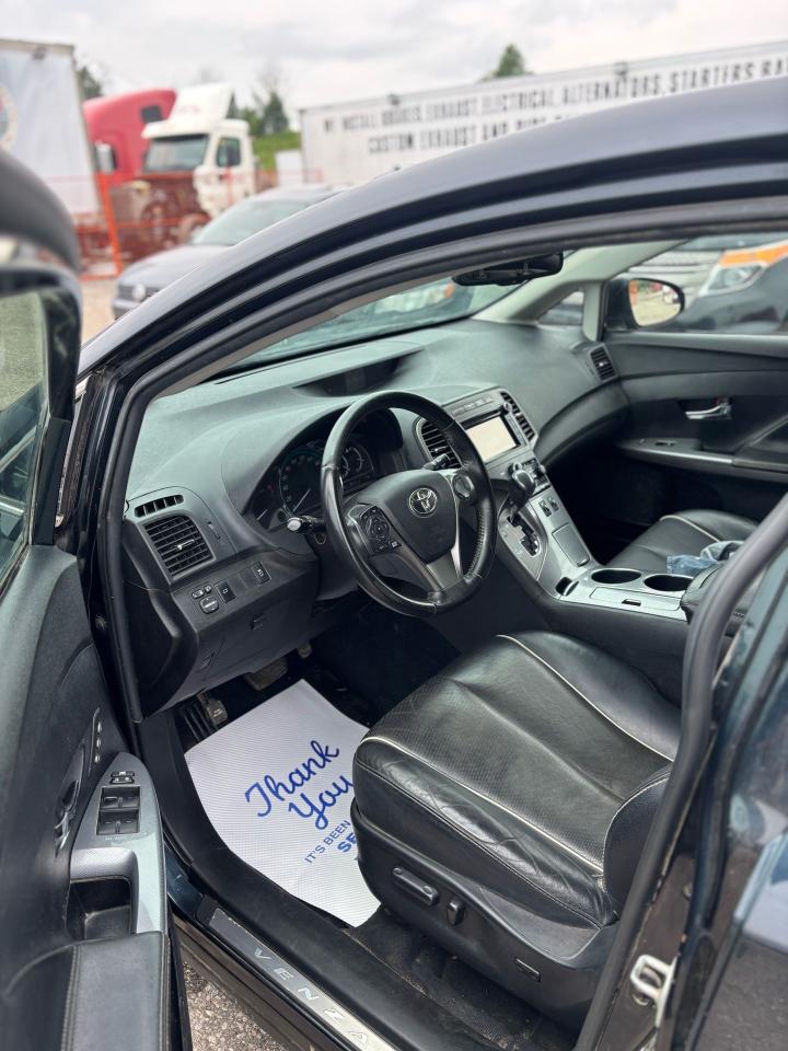 2014 Toyota Venza  Photo2