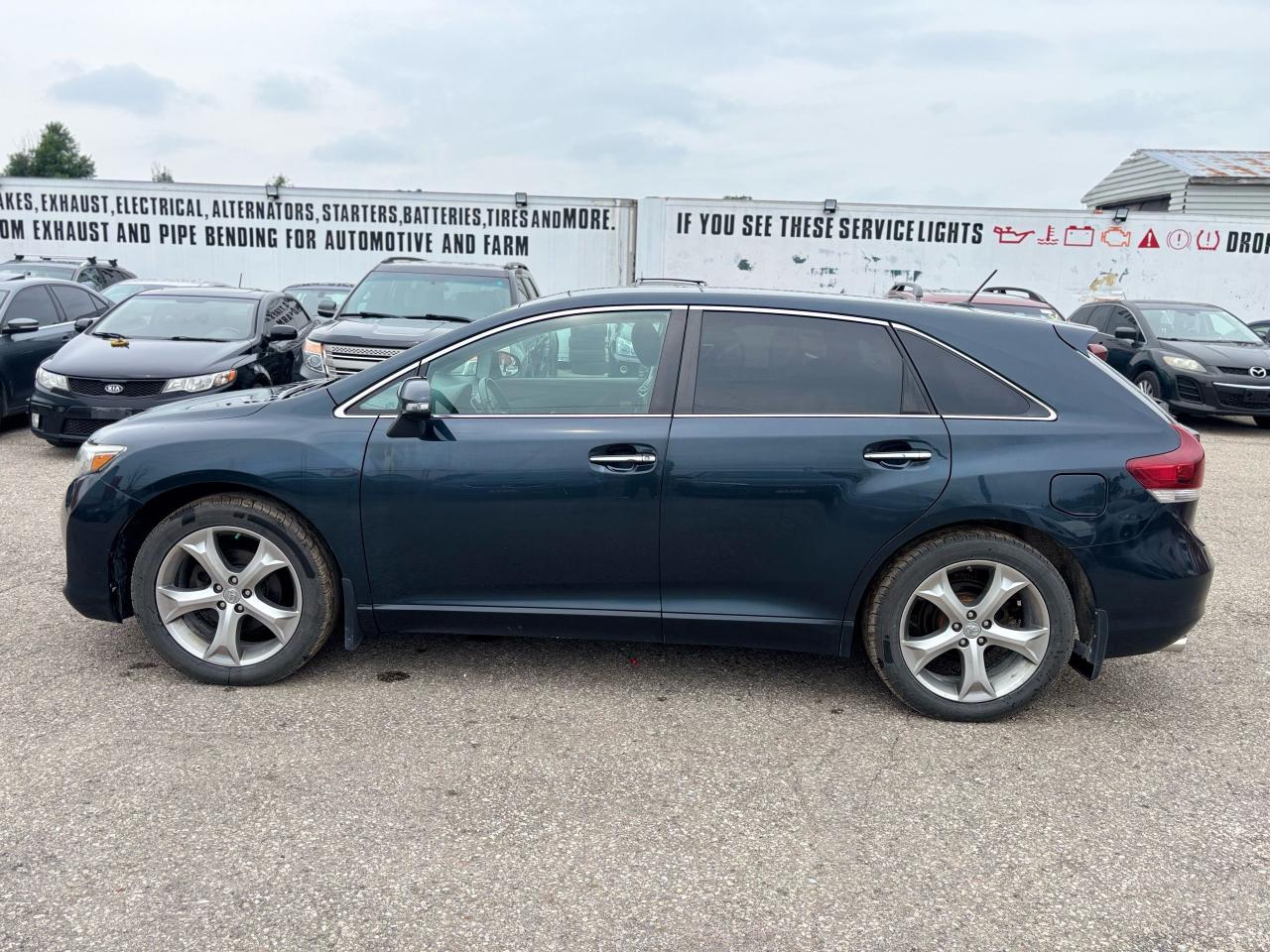 2014 Toyota Venza  - Photo #2
