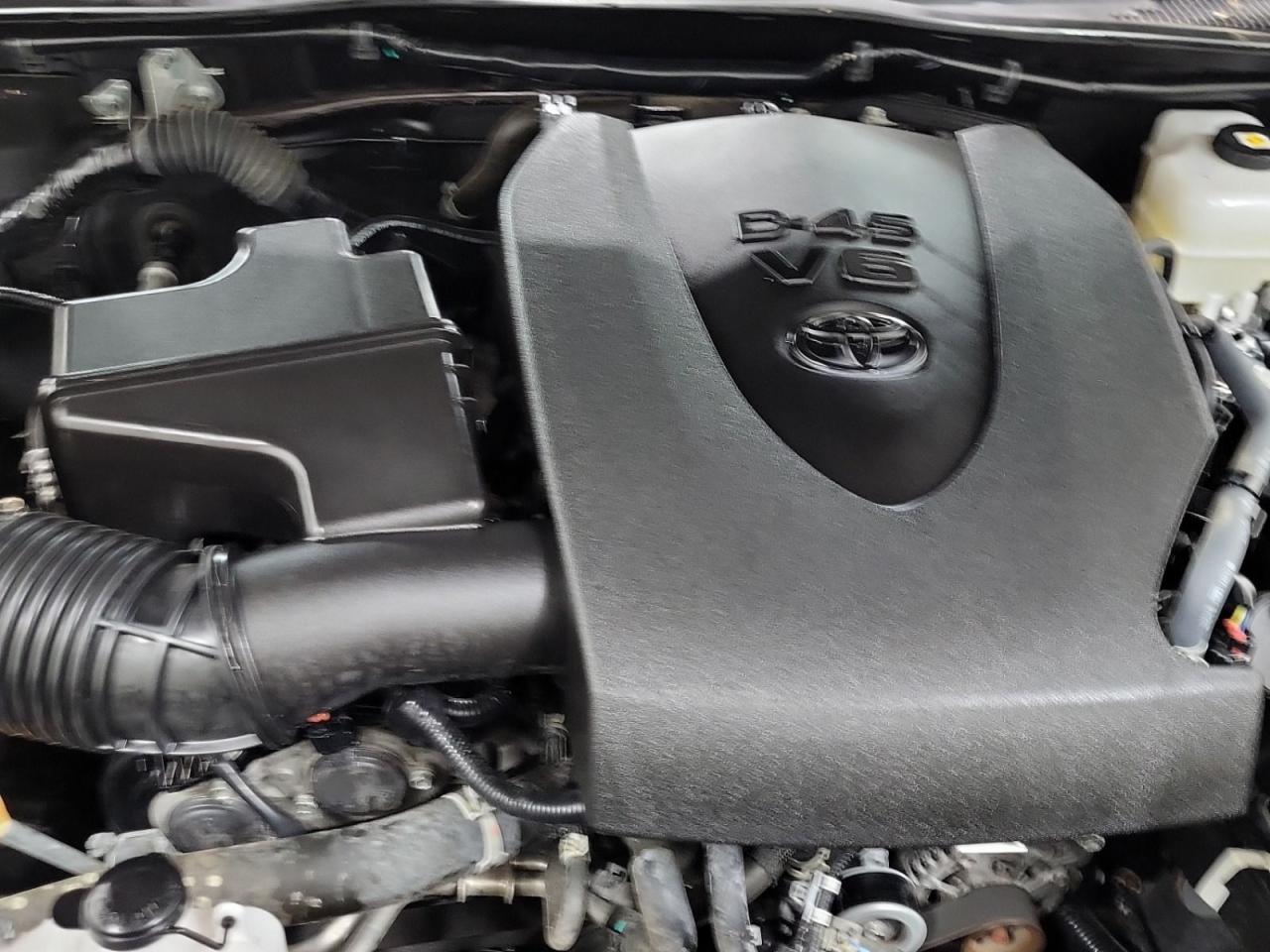 2023 Toyota Tacoma SHORT BOX TRD OFF ROAD - Photo #8