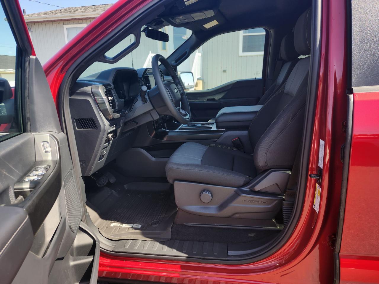 2025 Ford F-150 STX 4WD SuperCrew 5.5' Box Photo5