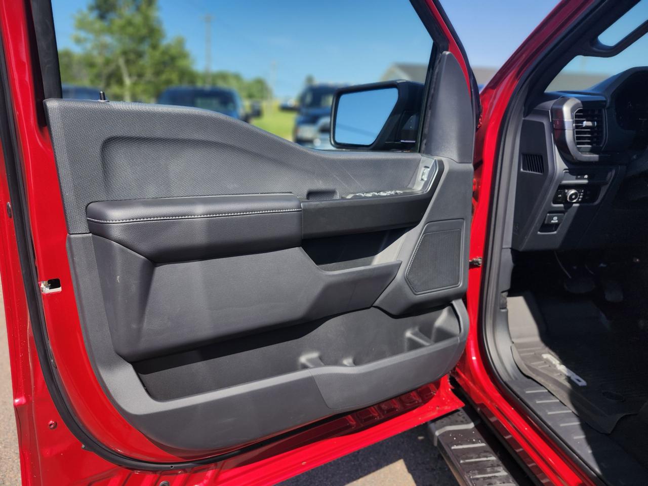 2025 Ford F-150 STX 4WD SuperCrew 5.5' Box Photo5