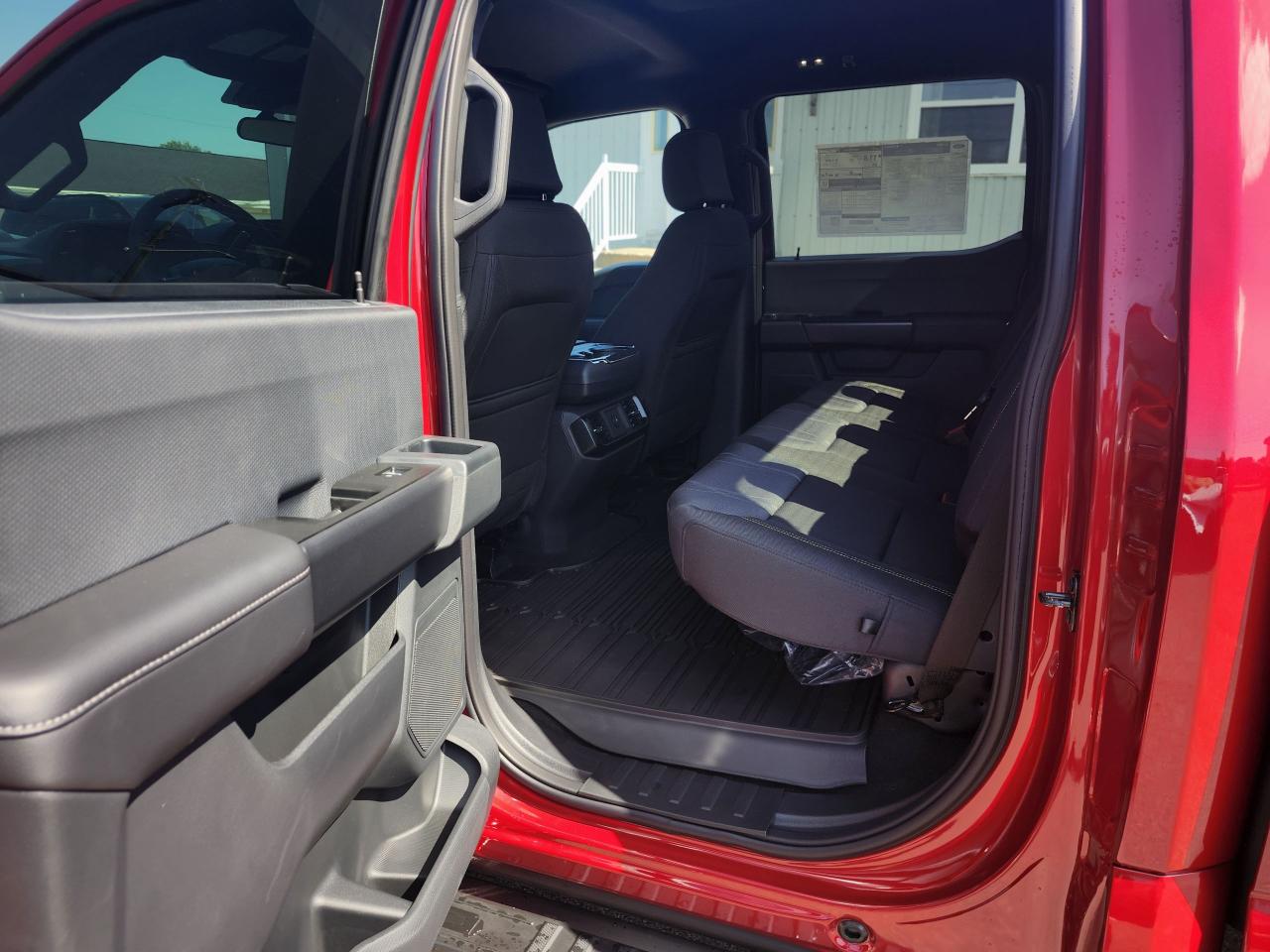 2025 Ford F-150 STX 4WD SuperCrew 5.5' Box Photo5