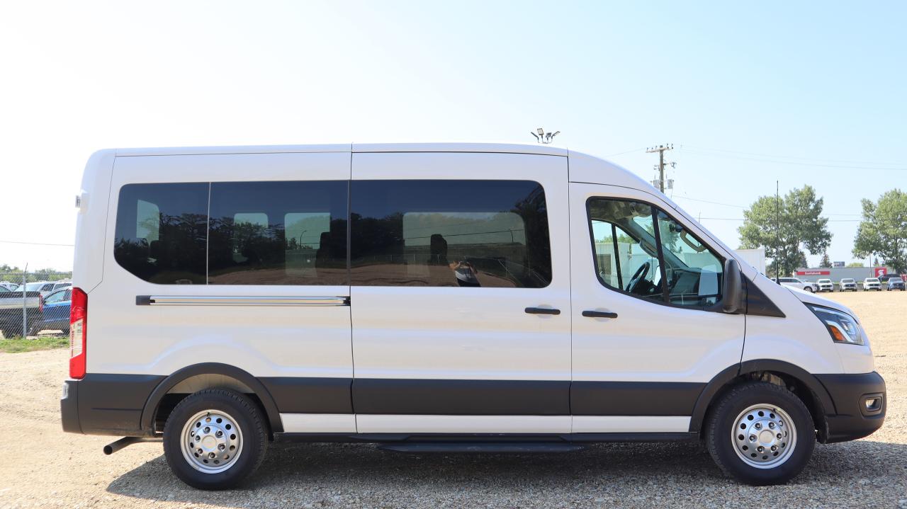 2025 Ford Transit Passenger Wagon XL Photo4