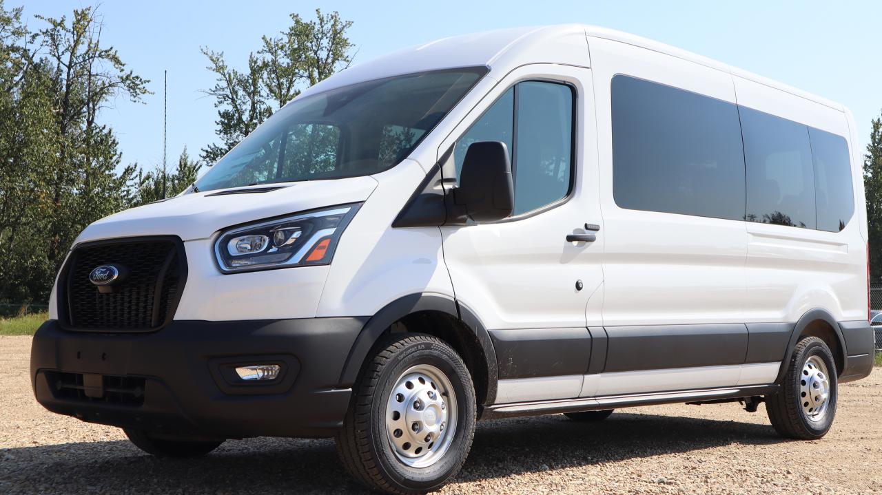 2025 Ford Transit Passenger Wagon XL Photo1