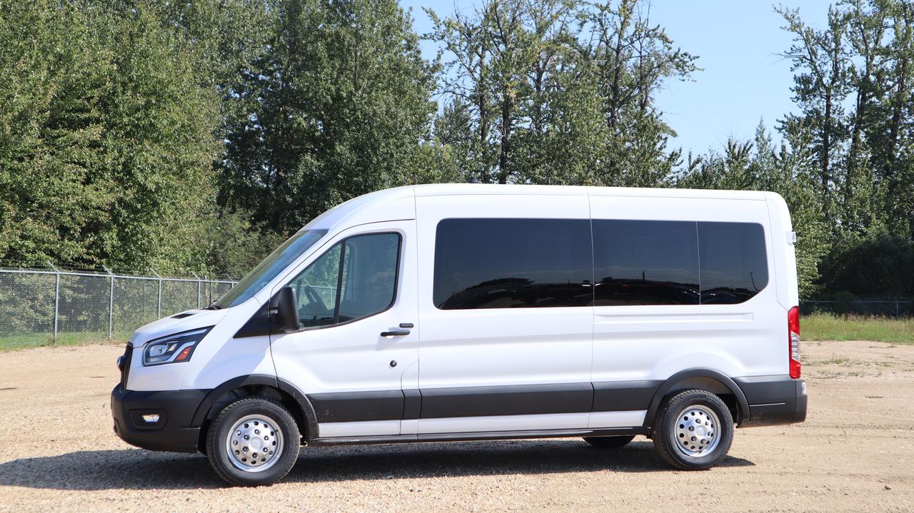 2025 Ford Transit Passenger Wagon XL Photo0