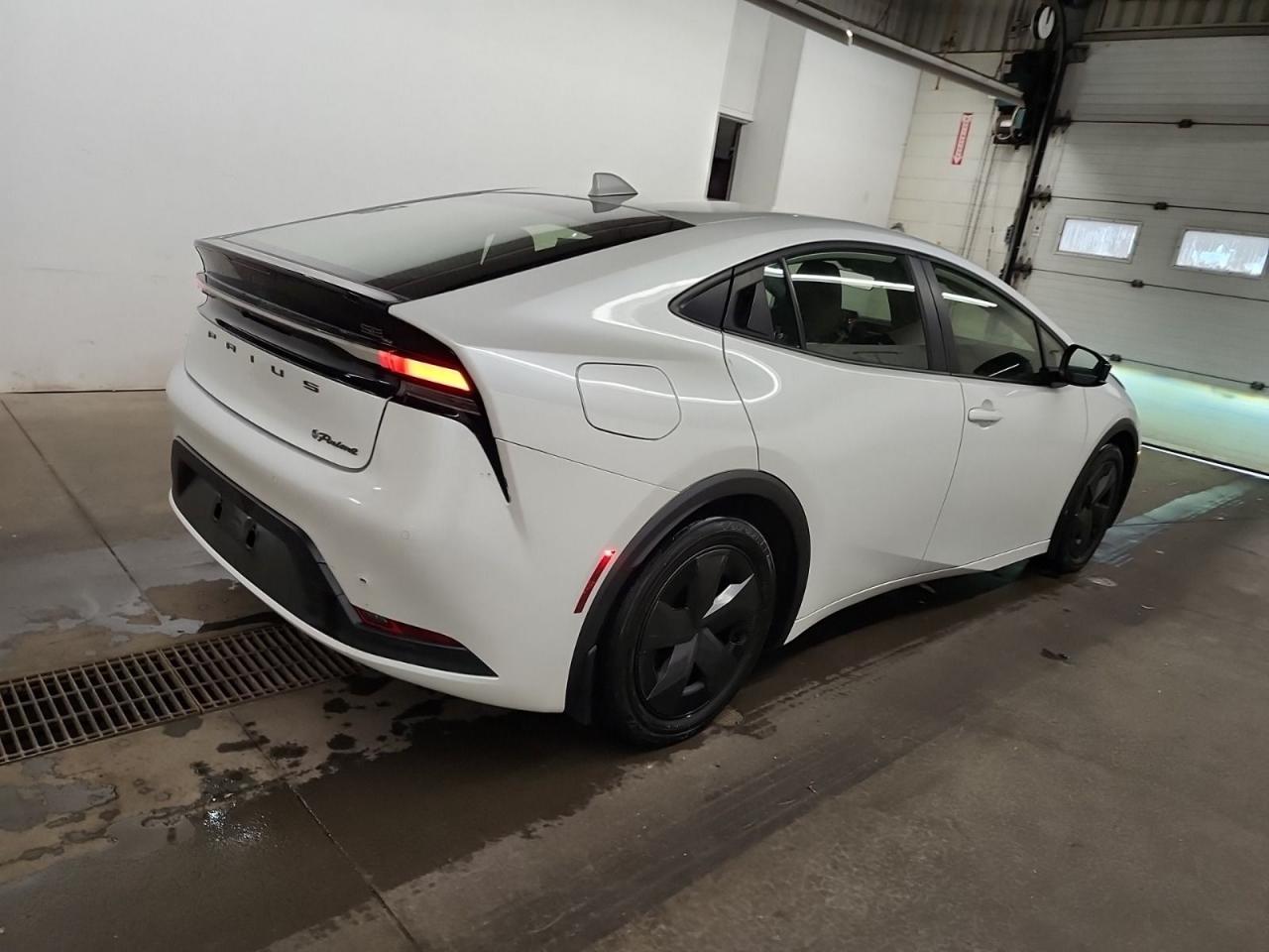 2024 Toyota Prius Prime SE - Photo #4