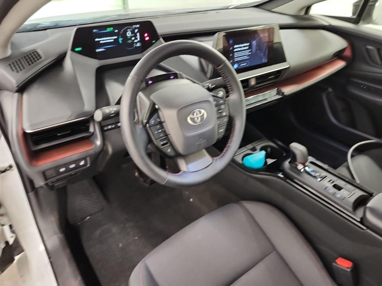 2024 Toyota Prius Prime SE - Photo #5