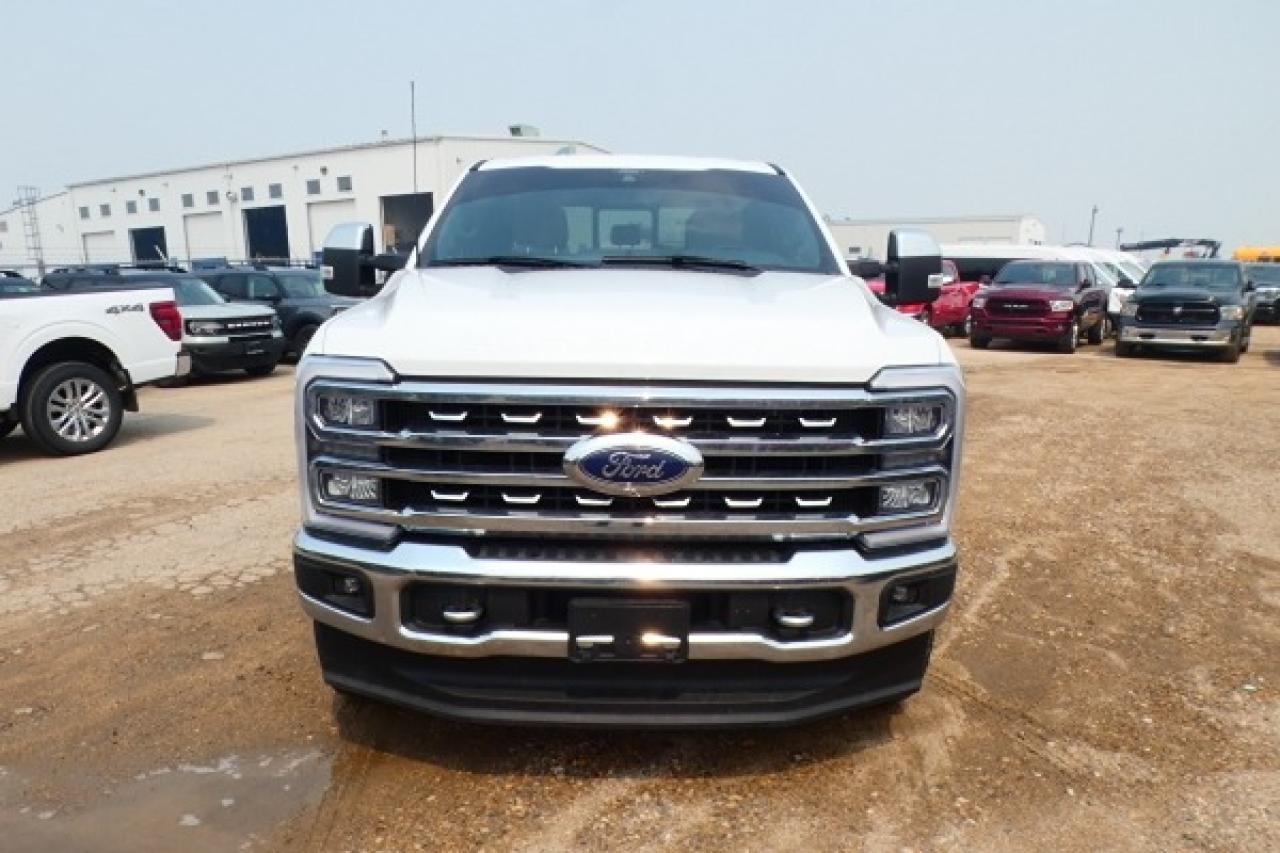 2024 Ford SUPER DUTY F-350 SRW LARIAT P/S DSL 8' box w/H&C L, Htd wheel, NAV, BUC - Photo #3