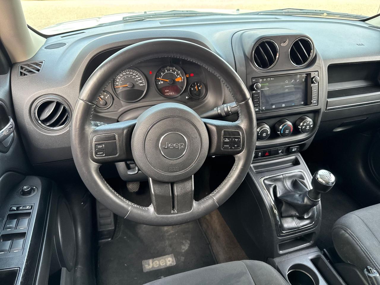 2014 Jeep Patriot FWD 4dr North Clean CarFax Finacing Trades-ins OK! Photo2