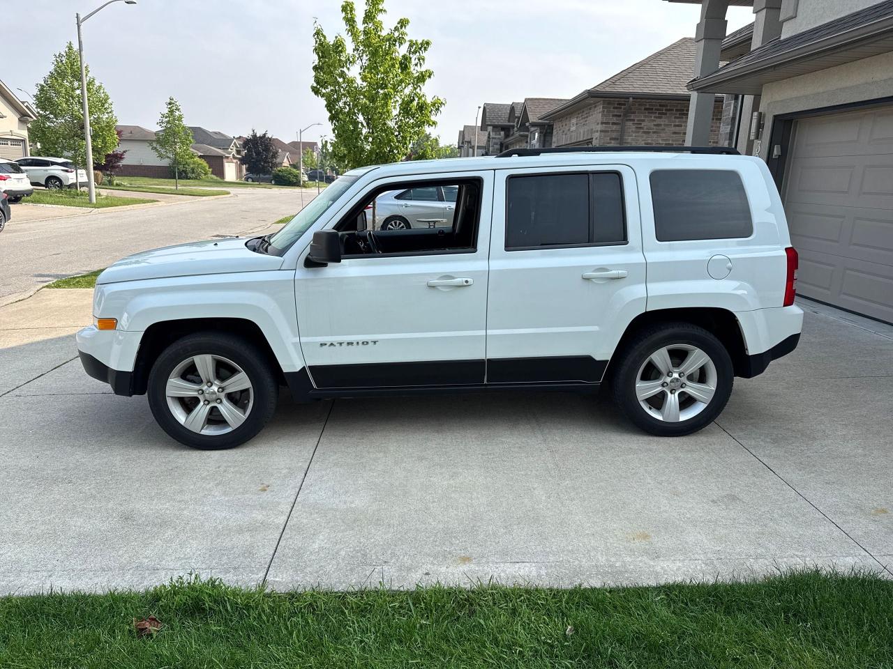 2014 Jeep Patriot FWD 4dr North Clean CarFax Finacing Trades-ins OK! - Photo #5