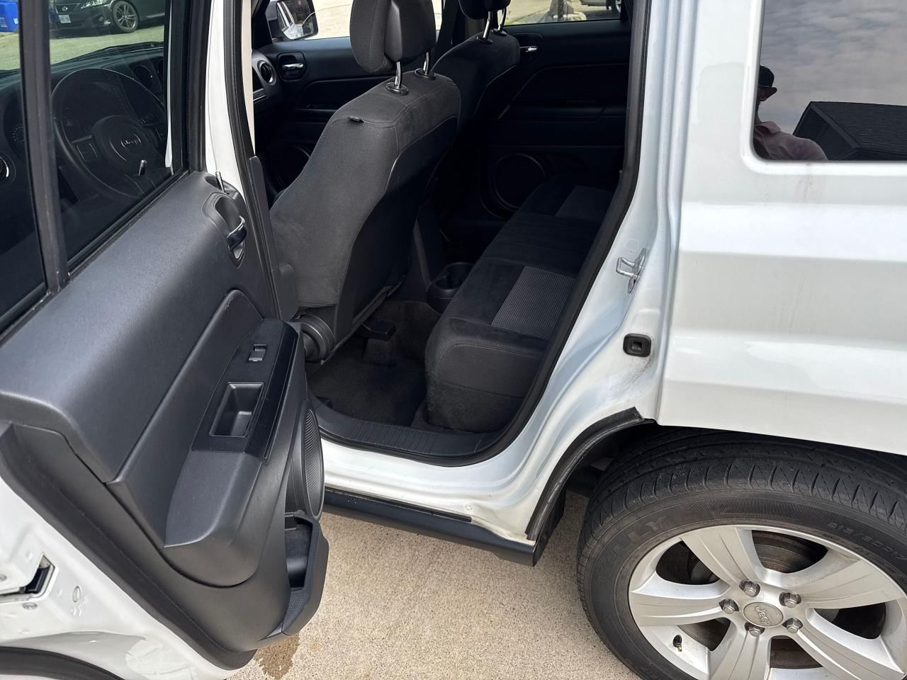2014 Jeep Patriot FWD 4dr North Clean CarFax Finacing Trades-ins OK! - Photo #10