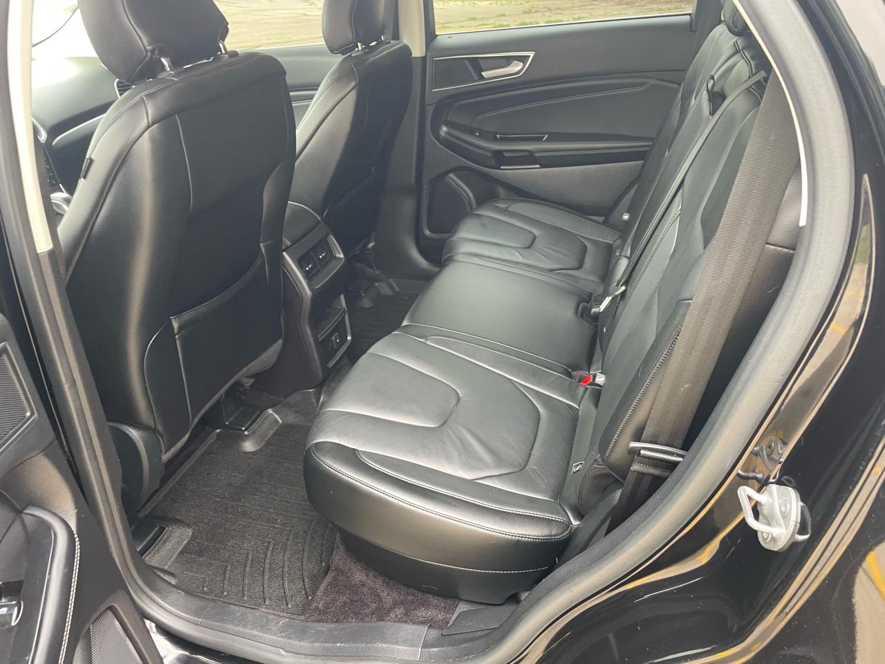2016 Ford Edge Titanium - Photo #11