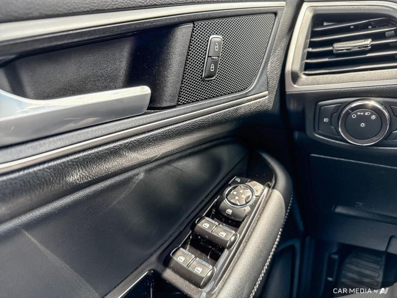 2019 Ford Edge SEL / NO ACCIDENTS / LEATHER / NAV / AWD / AUTO - Photo #13