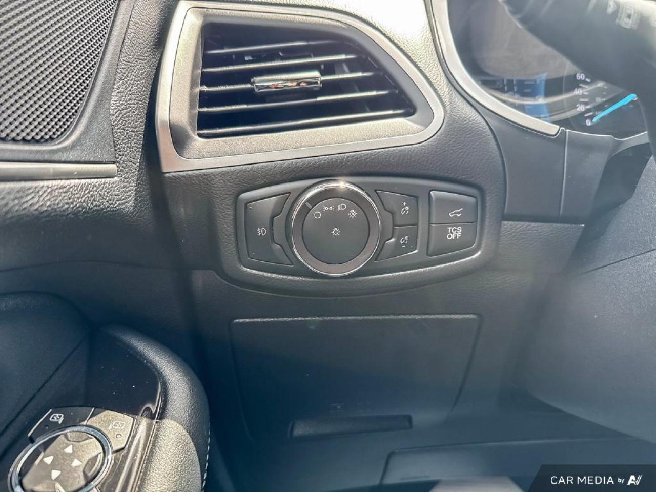 2019 Ford Edge SEL / NO ACCIDENTS / LEATHER / NAV / AWD / AUTO - Photo #14