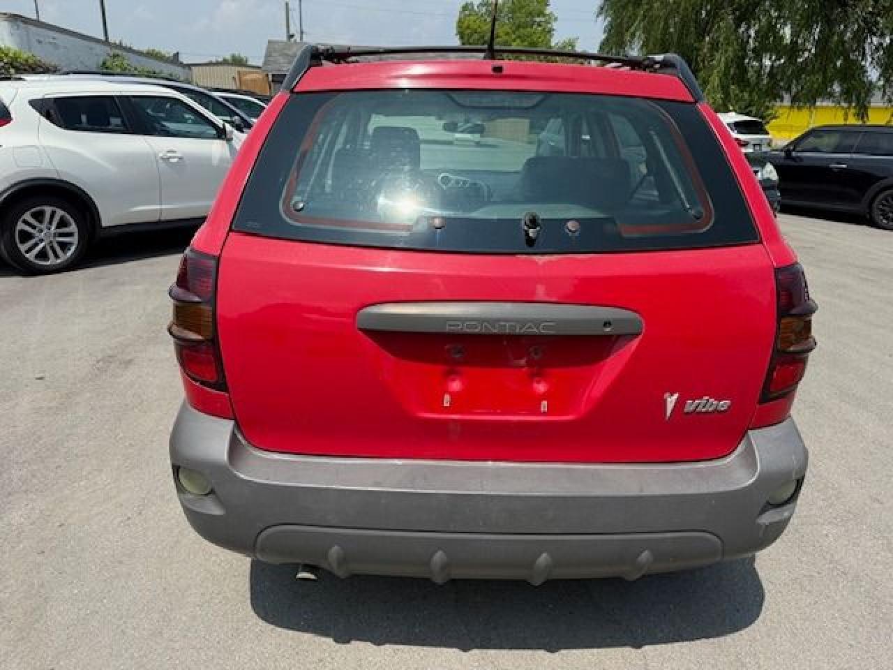 2004 Pontiac Vibe  - Photo #2