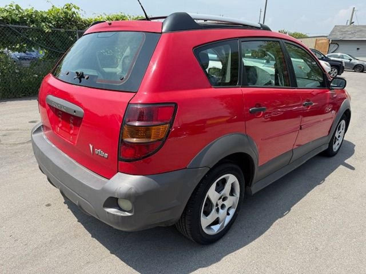 2004 Pontiac Vibe  - Photo #3