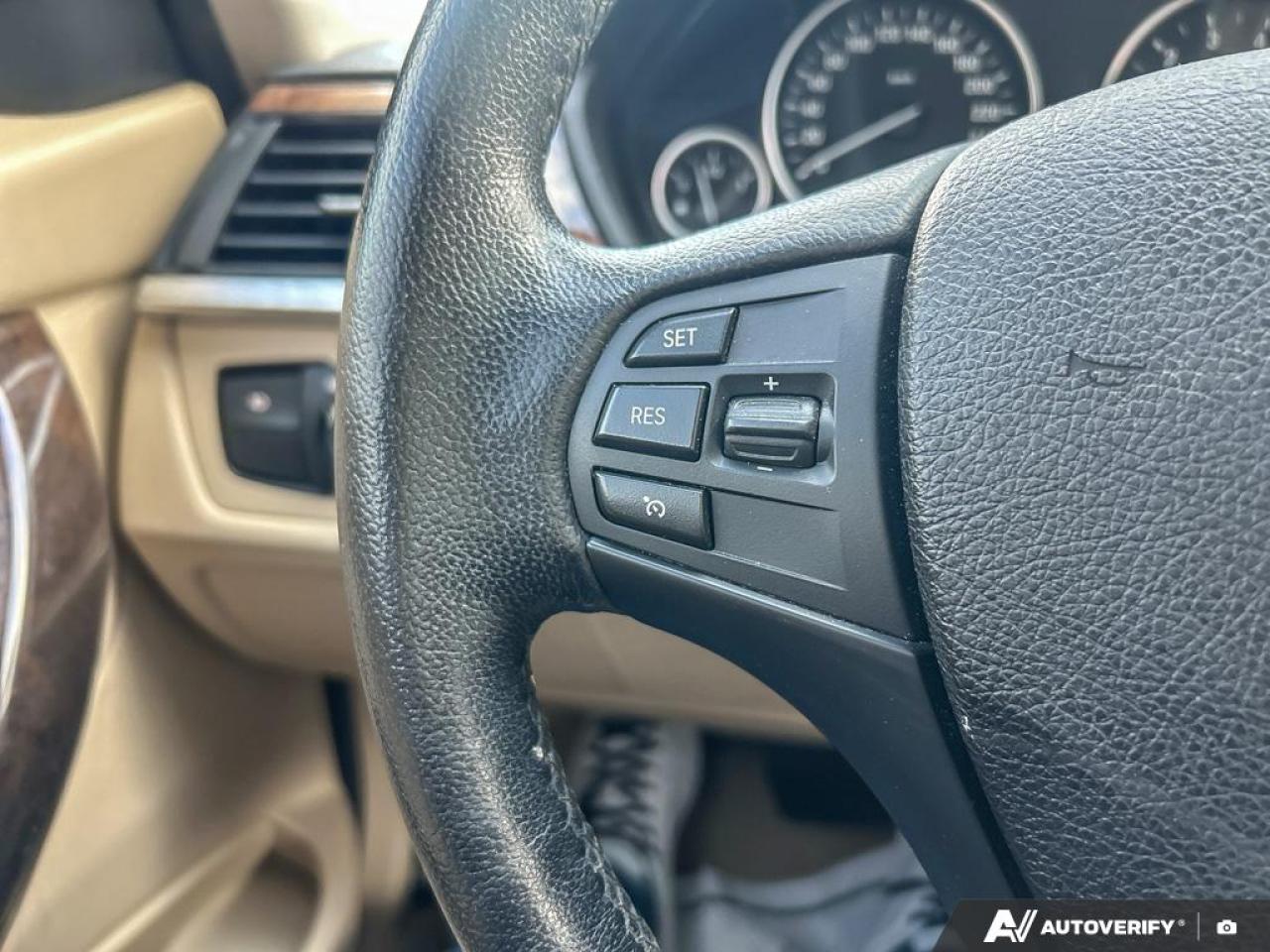 2013 BMW 3 Series 328I XDRIVE / NO ACCIDENTS / LEATHER / ROOF / AWD - Photo #16