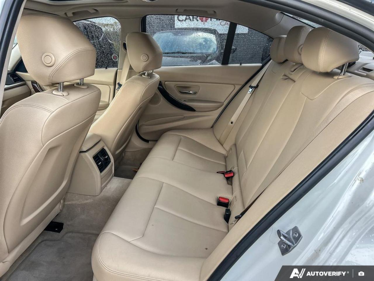 2013 BMW 3 Series 328I XDRIVE / NO ACCIDENTS / LEATHER / ROOF / AWD - Photo #11