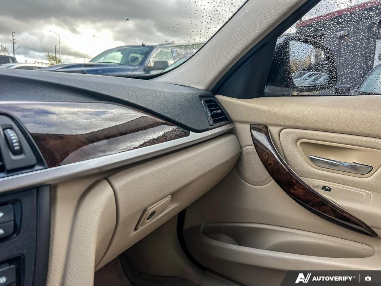 2013 BMW 3 Series 328I XDRIVE / NO ACCIDENTS / LEATHER / ROOF / AWD - Photo #19