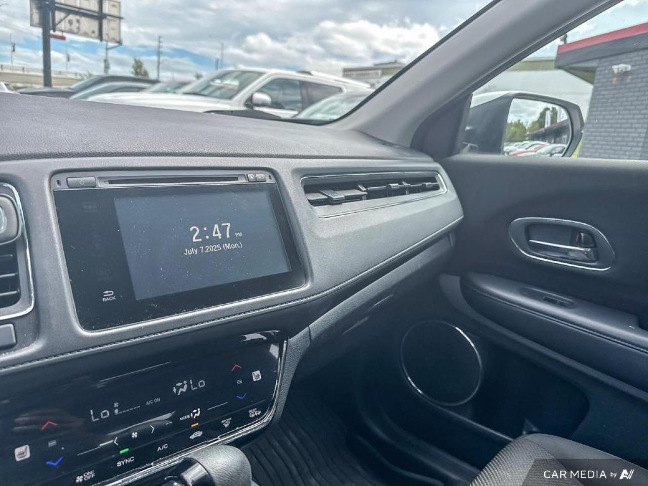2018 Honda HR-V EX / NO ACCIDENTS / SUNROOF / HTD SEATS / AWD - Photo #24