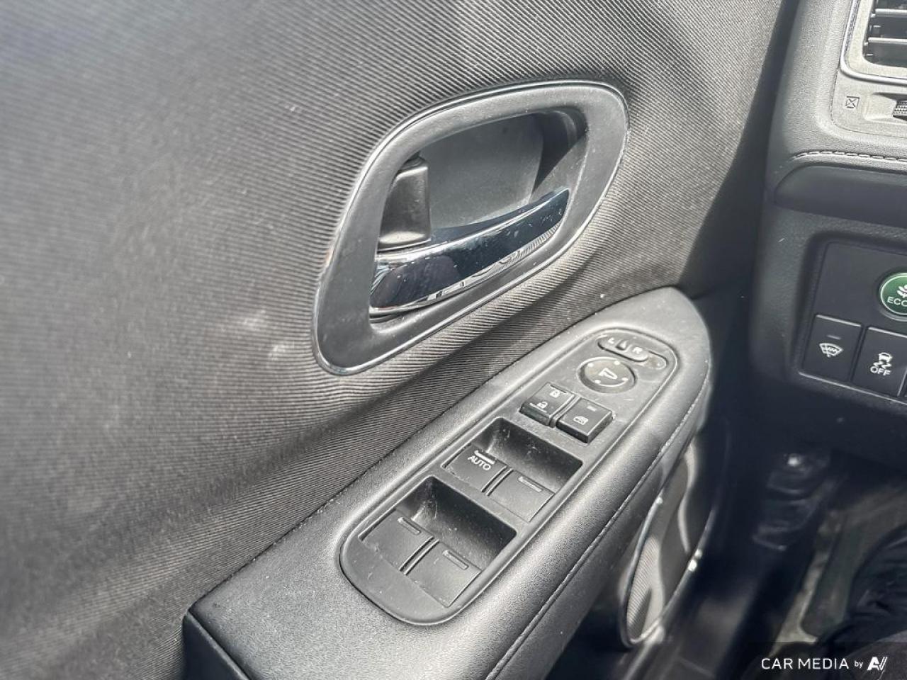 2018 Honda HR-V EX / NO ACCIDENTS / SUNROOF / HTD SEATS / AWD - Photo #13