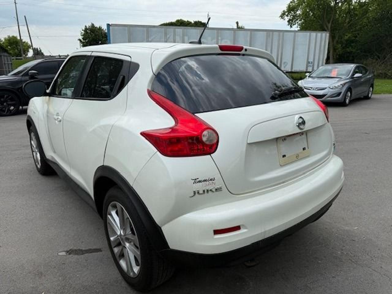 2014 Nissan Juke SV - Photo #8