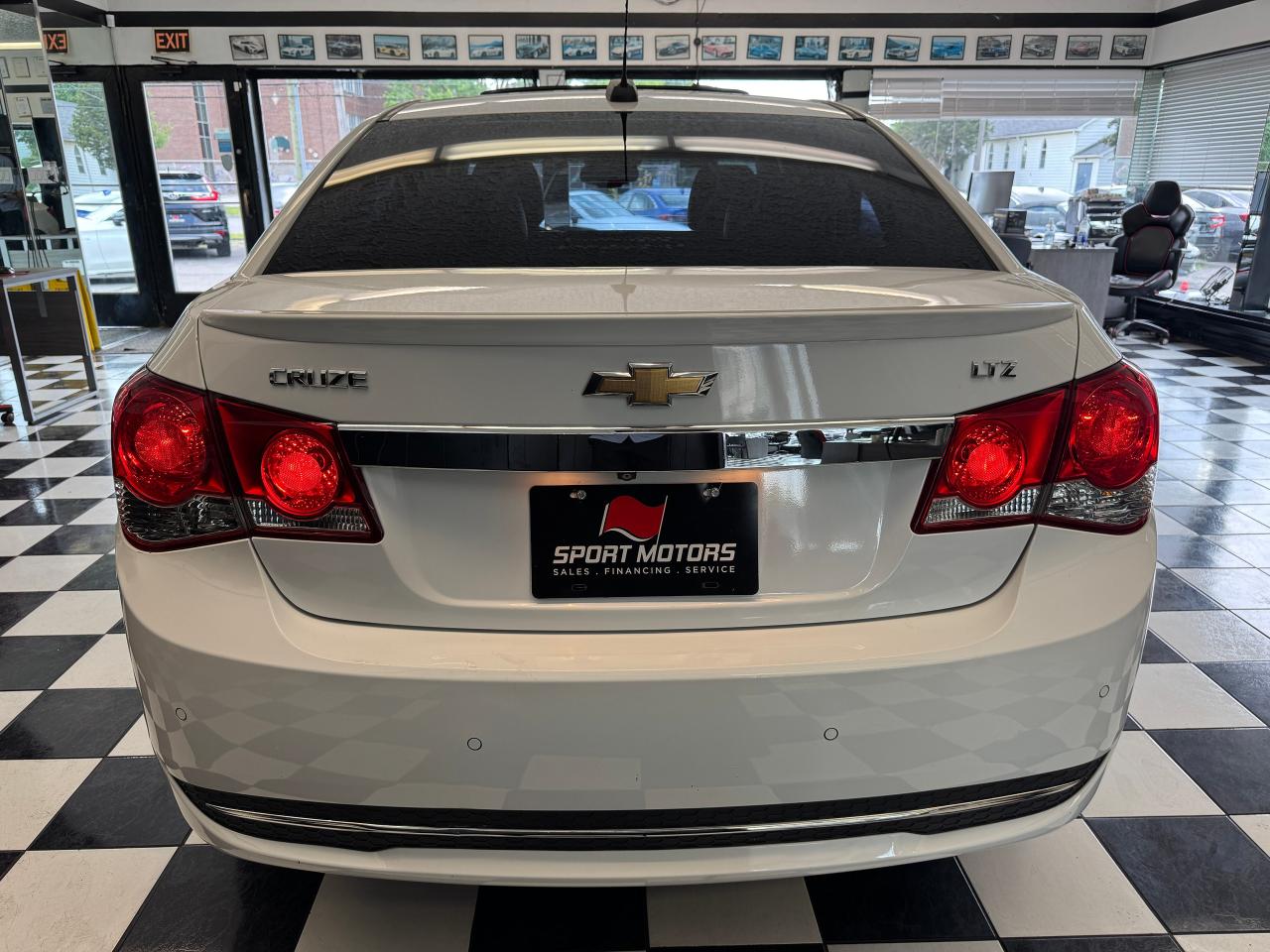 2016 Chevrolet Cruze LTZ+New Tires+Roof+BSM+GPS+CLEAN CARFAX Photo9