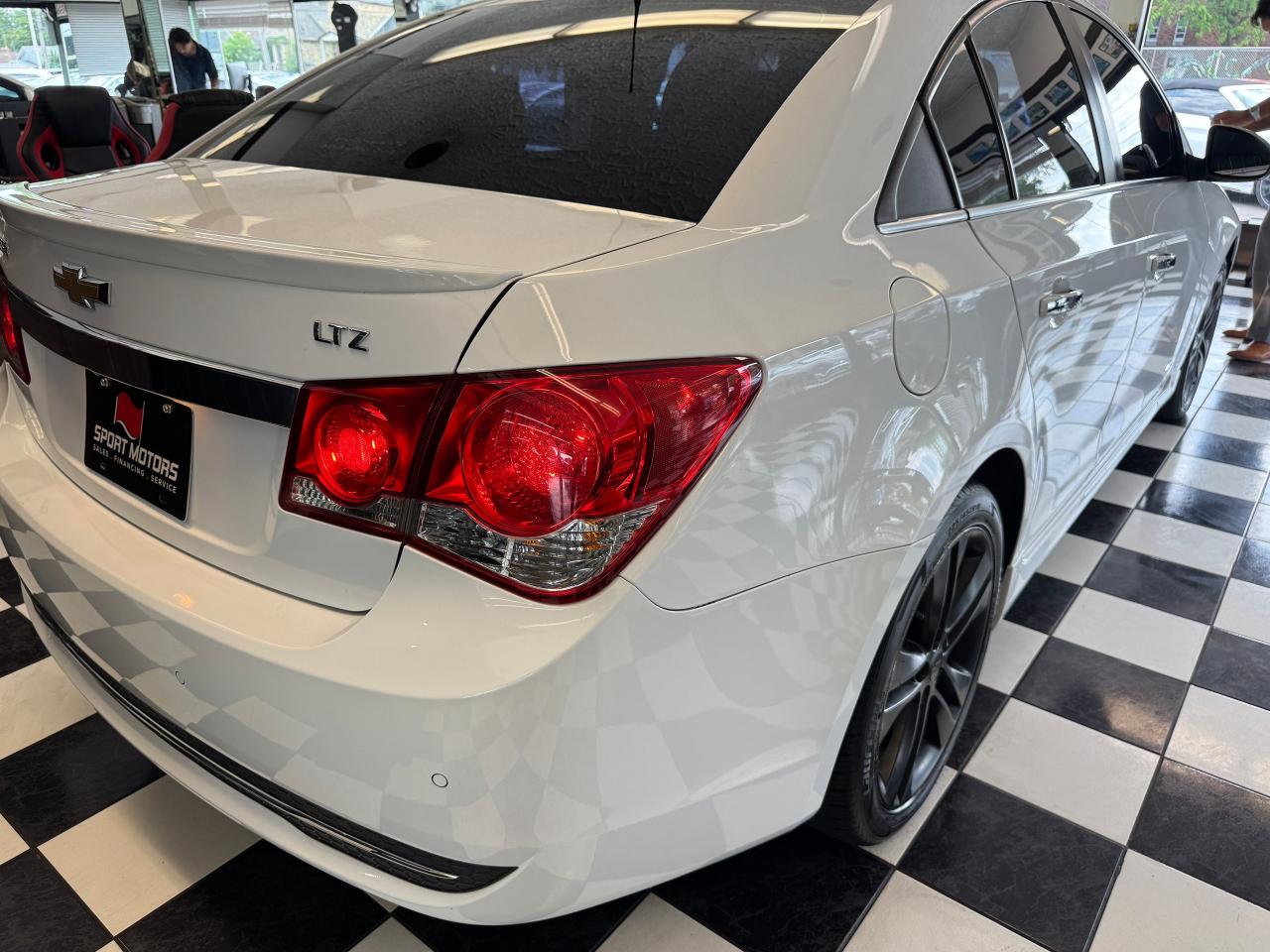 2016 Chevrolet Cruze LTZ+New Tires+Roof+BSM+GPS+CLEAN CARFAX Photo37