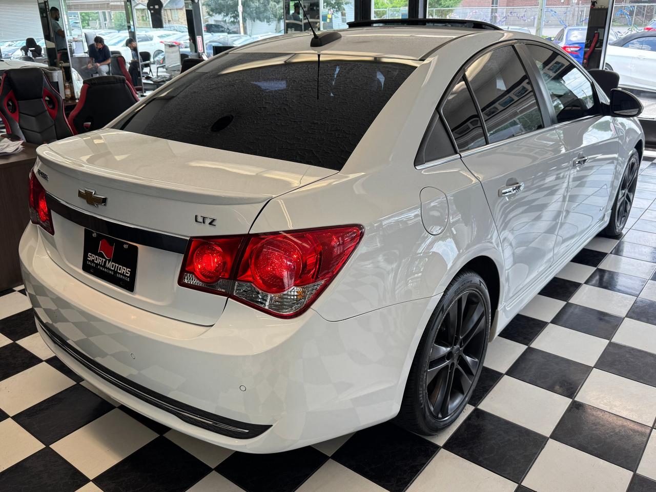 2016 Chevrolet Cruze LTZ+New Tires+Roof+BSM+GPS+CLEAN CARFAX Photo10