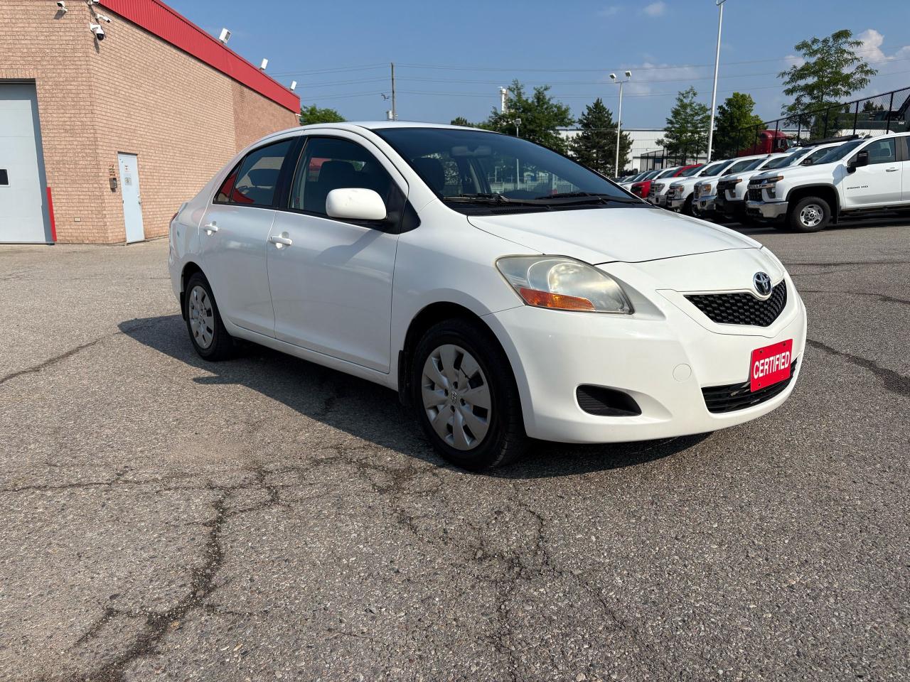 2010 Toyota Yaris  - Photo #3