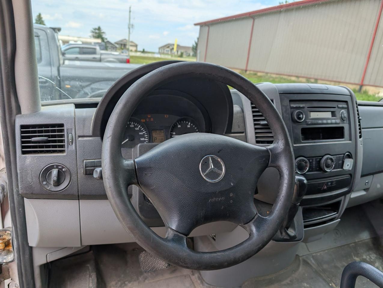 2011 Mercedes-Benz Sprinter Chassis-Cabs BASE 2WD Reg Cab 170 WB Photo4