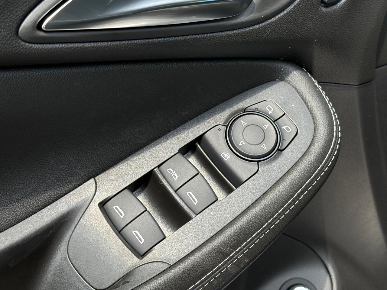 2026 Buick Encore GX Avenir 1.3L 3CYL WITH REMOTE START/ENTRY, HEATED SEATS, HEATED STEERING WHEEL, HD SURROUND VISION, APPLE CARPLAY AND ANDROID AUTO, BOSE SOUND SYSTEM Photo