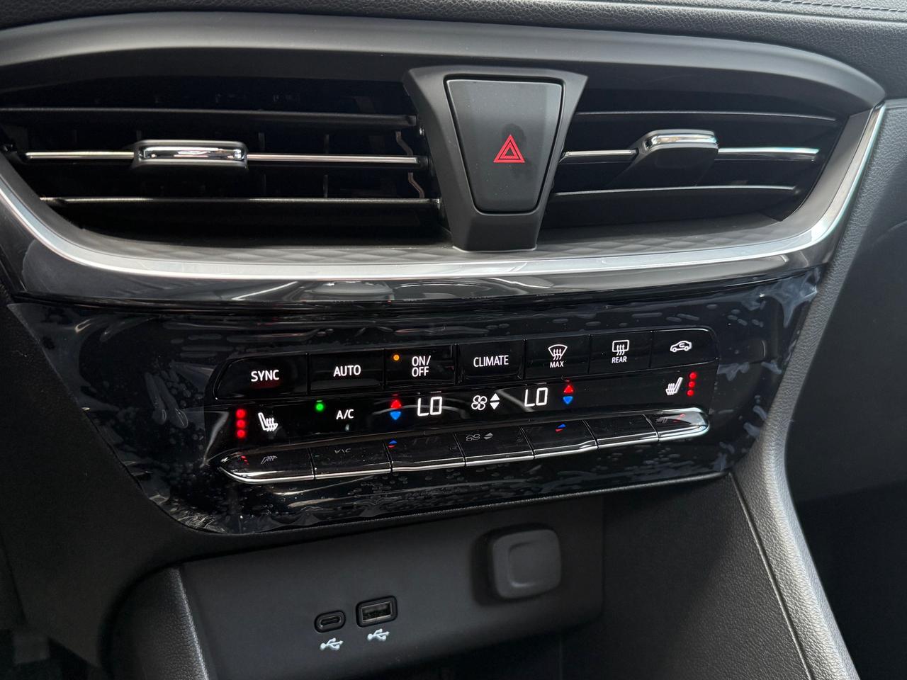 2026 Buick Encore GX Avenir 1.3L 3CYL WITH REMOTE START/ENTRY, HEATED SEATS, HEATED STEERING WHEEL, HD SURROUND VISION, APPLE CARPLAY AND ANDROID AUTO, BOSE SOUND SYSTEM Photo