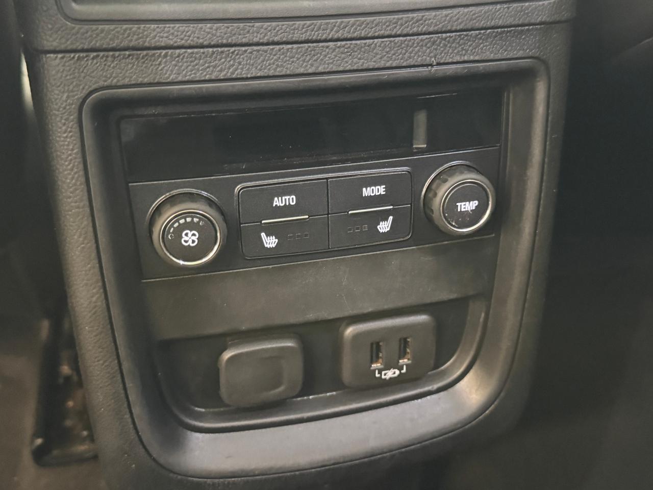 2019 Buick Envision AWD Essence+Roof+Leather+ApplePlay+CLEAN CARFAX Photo7