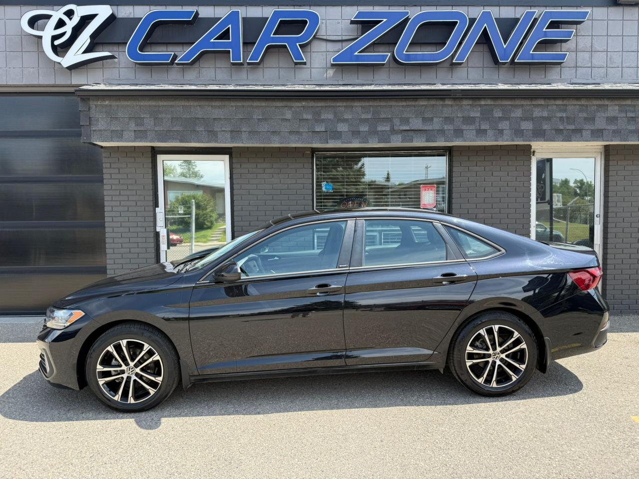 2024 Volkswagen Jetta Sport Comfortline | 6spd Manual | Low Km's - Photo #9