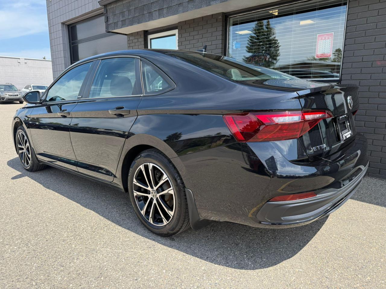 2024 Volkswagen Jetta Sport Comfortline | 6spd Manual | Low Km's - Photo #10