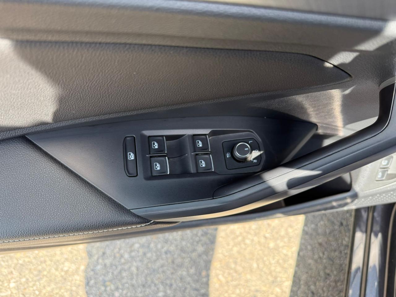2024 Volkswagen Jetta Sport Comfortline | 6spd Manual | Low Km's - Photo #18