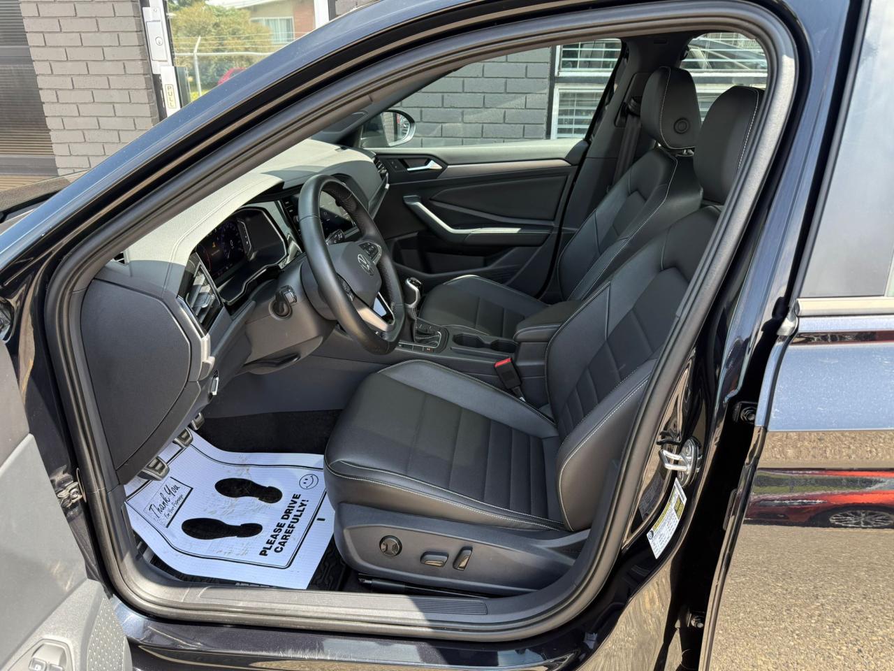 2024 Volkswagen Jetta Sport Comfortline | 6spd Manual | Low Km's - Photo #19