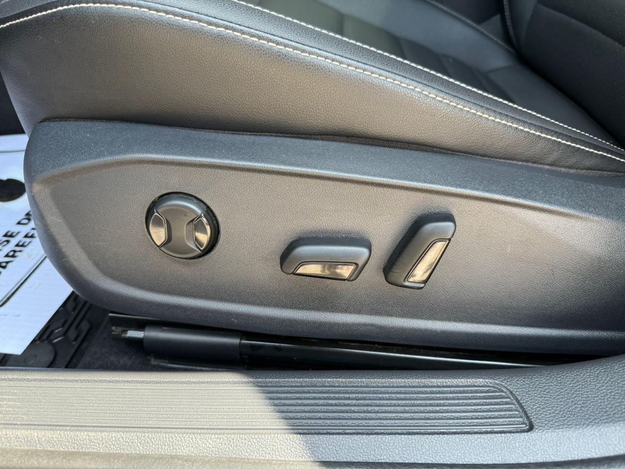 2024 Volkswagen Jetta Sport Comfortline | 6spd Manual | Low Km's - Photo #20