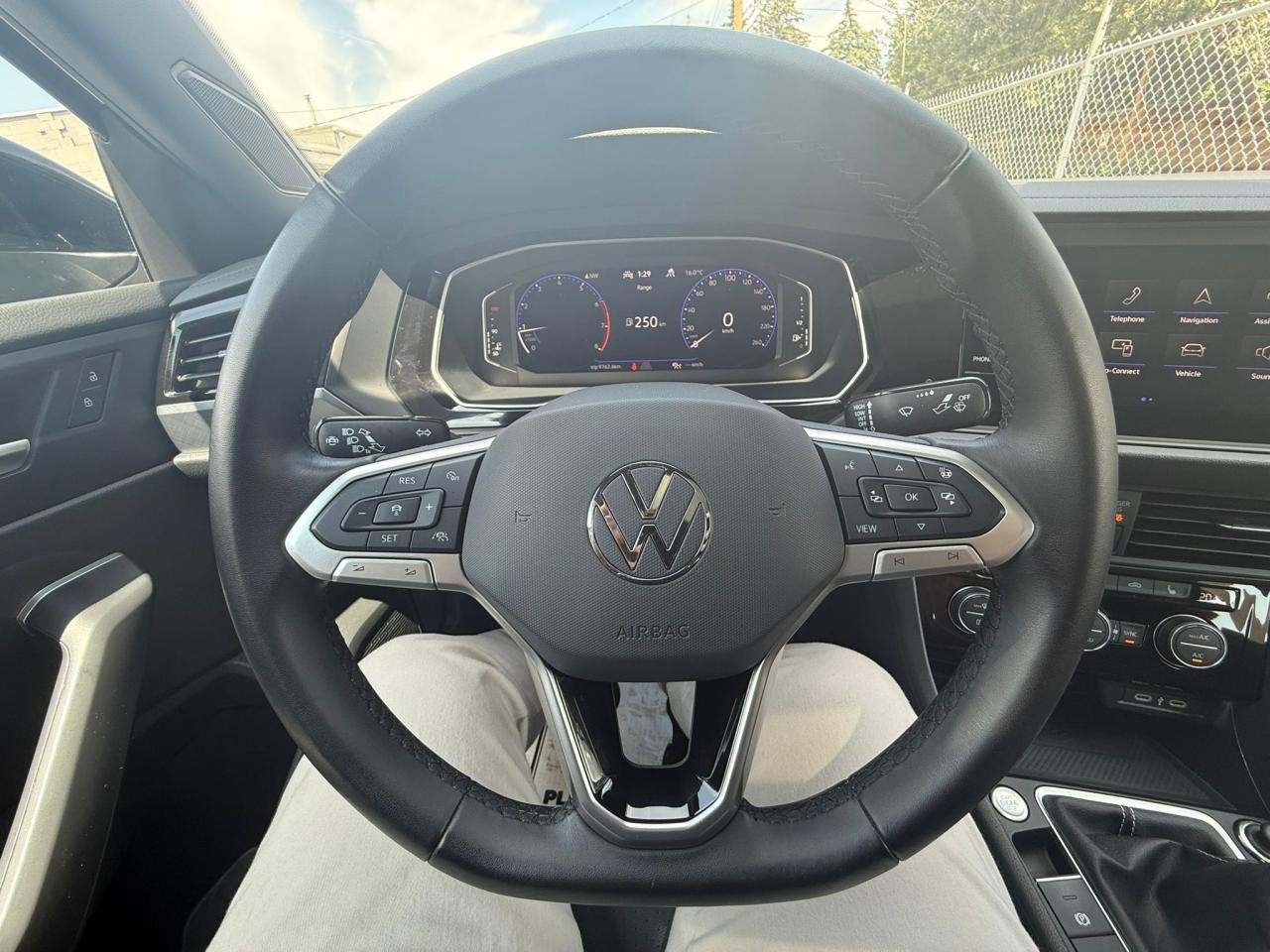 2024 Volkswagen Jetta Sport Comfortline | 6spd Manual | Low Km's - Photo #21