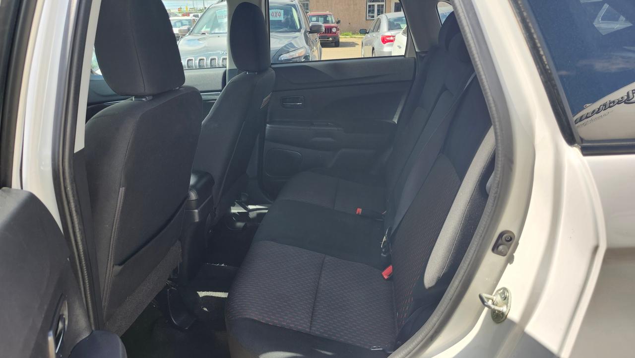 2018 Mitsubishi RVR SE AWC, Heated seats, Bluetooth - Photo #9