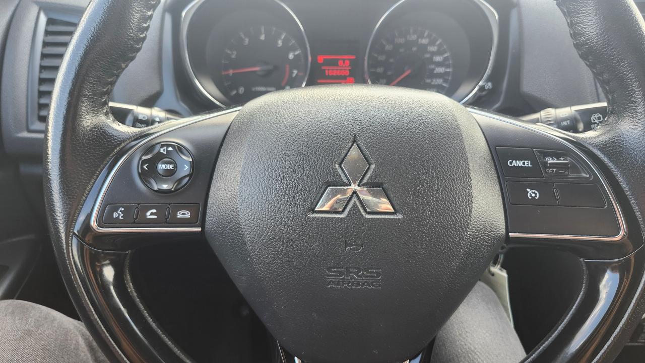 2018 Mitsubishi RVR SE AWC, Heated seats, Bluetooth - Photo #12