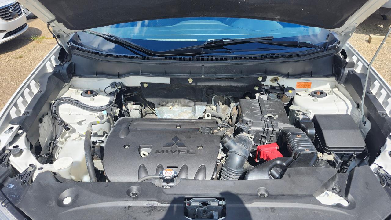 2018 Mitsubishi RVR SE AWC, Heated seats, Bluetooth - Photo #16