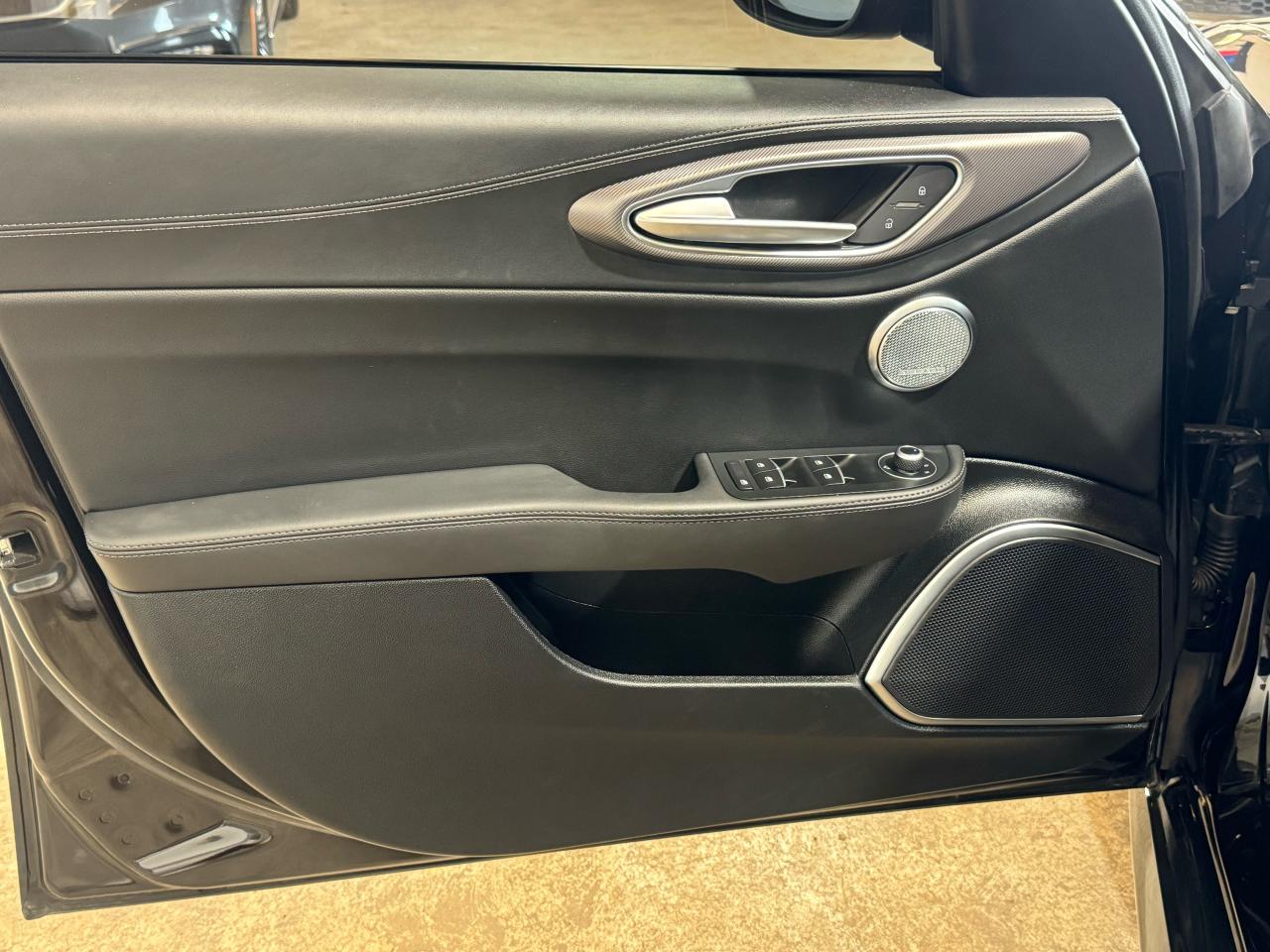 2021 Alfa Romeo Giulia TI SPORT|NAV|BSM|LKA|FCW|HK SOUND|PANO ROOF| - Photo #6